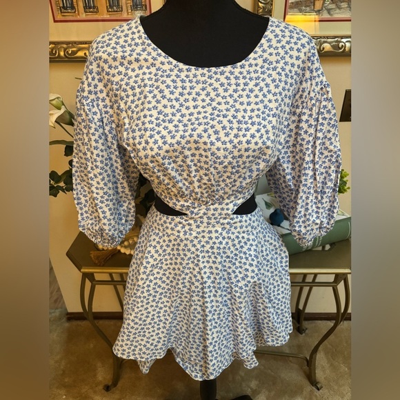 VESTIQUE CUT- OUT FIT & FLARE BLUE FLORAL PEASANT TIE BACK MINI DRESS SZ L - Picture 10 of 14